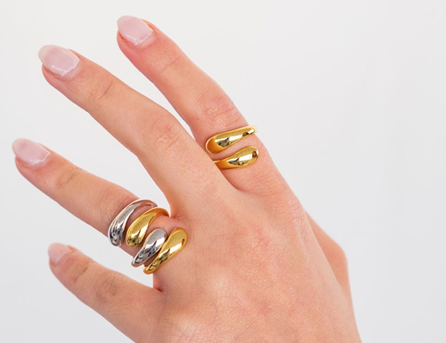 woman wearing mixed metal rings on her hand