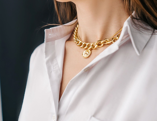 woman wearing a gold choker necklace